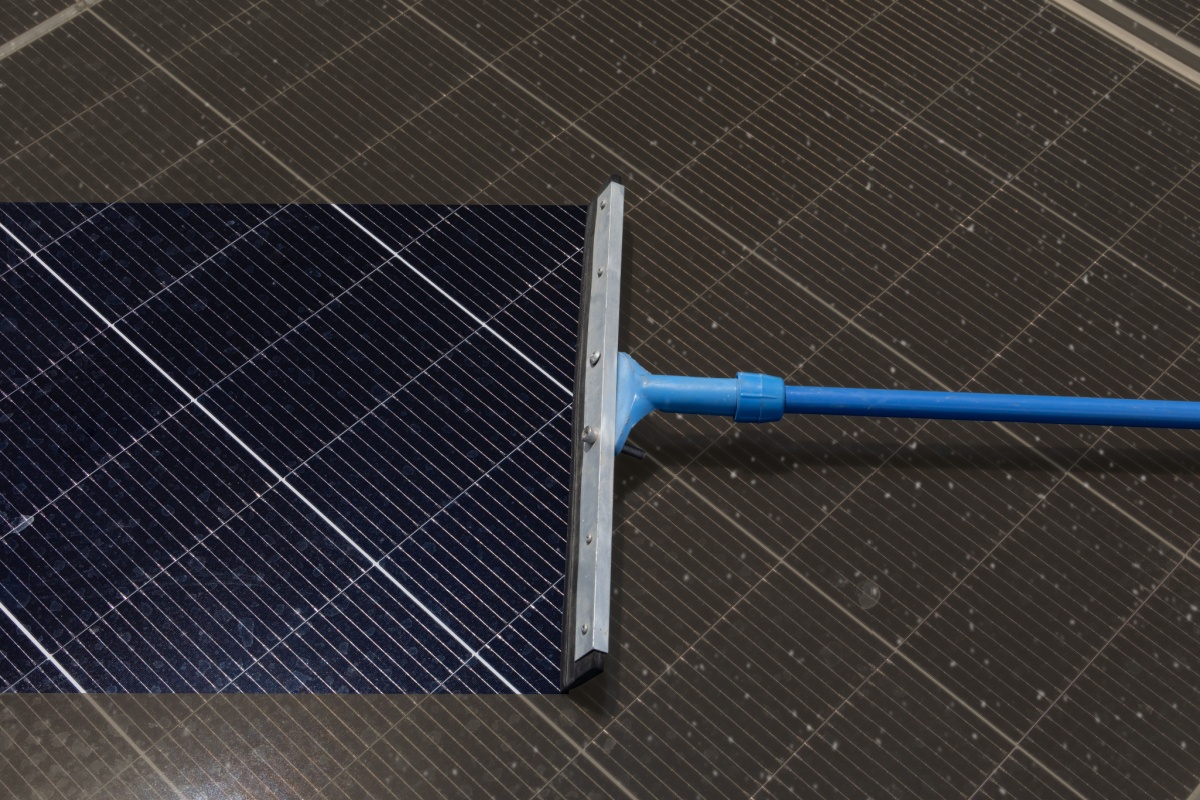 how to clean solar roof panels (hero)